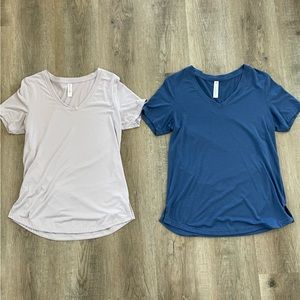 Athleta Essential V-neck T-shirt. Size Small. Blue and lilac.